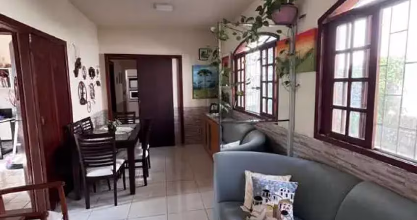 Casa 4 quartos na Trindade, semi mobiliada