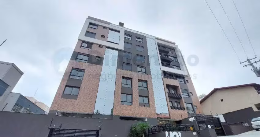 Apartamento com 2 Dormitórios, Suíte e Vaga Coberta!