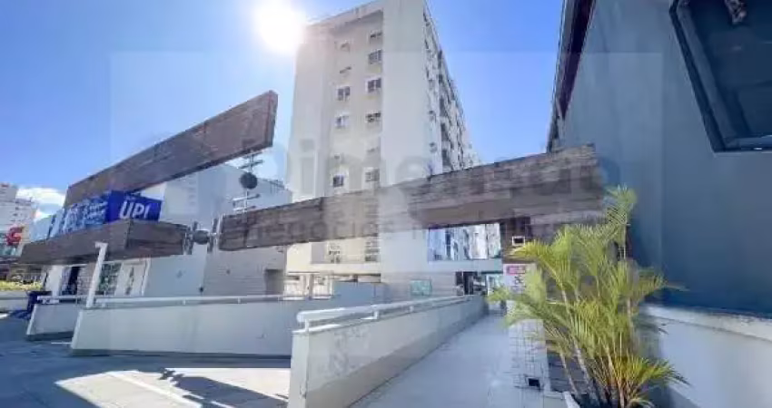 Apartamento com 2 dormitórios sendo 1 suíte, 2 garagens no Bairro Trindade