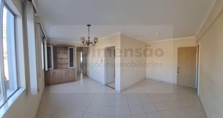 Apartamento com 3 dormitórios (1 suíte) + dependência na Trindade