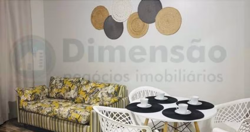 APARTAMENTO RECÉM-REFORMADO  PRÓXIMO Á PRAIA