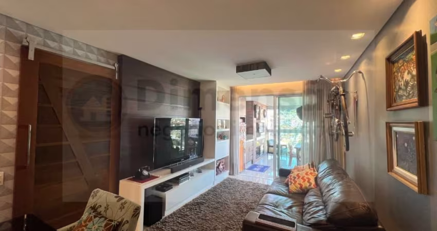 Apartamento 2 suítes à venda na Agronômica.