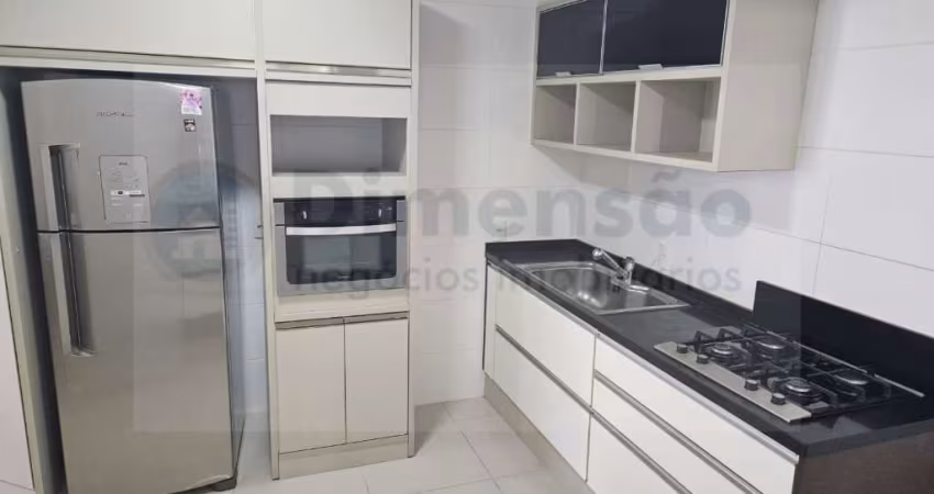 More em um amplo apartamento de 4 quartos em condomínio completo!