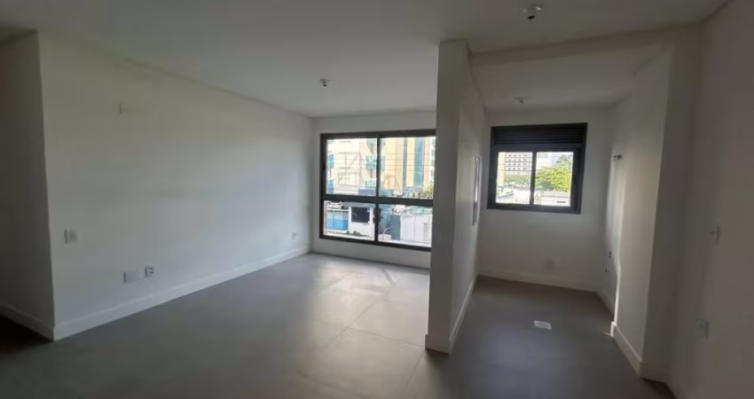 2 DORMITÓRIOS SENDO UMA SUITE - ESTREITO