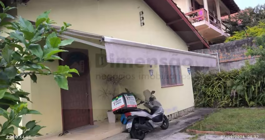 Casa a venda na Trindade -Florianopolis