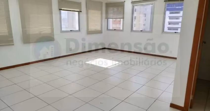 Sala comercial ampla com 2 vagas de garagem no centro de florianópolis