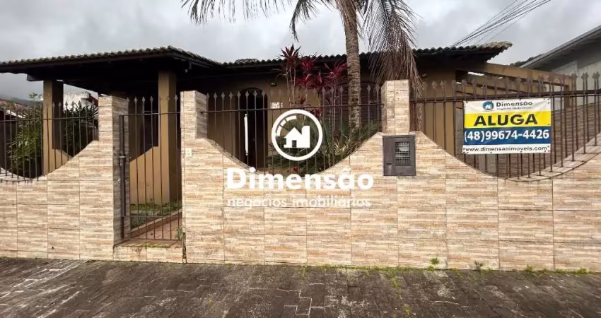 Casa com 3 quartos para alugar na Rua Itapuã, Itacorubi, Florianópolis
