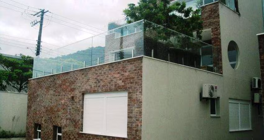 Casa com 4 suites e piscina na praia de Juquehy em São Sebastião