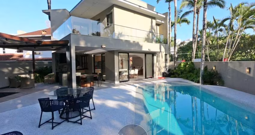 Casa com 5 suítes na Riviera de São Lourenço