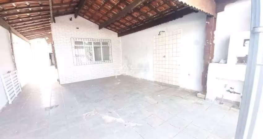 Casa com 3 quartos para alugar na Vila Mirim, Praia Grande 