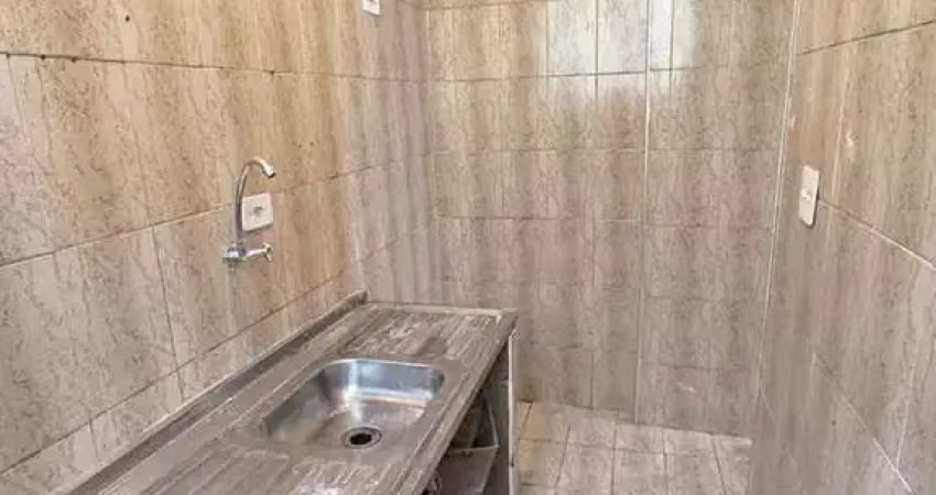 Viva a praia grande: seu novo apartamento a 50m do mar!