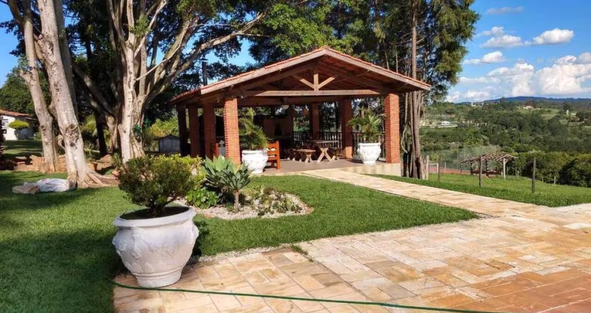 Um lugar de tirar o fôlego, ideal para sair da correria do dia a dia e relaxar. Esse sítio, com ótima localização, fica apenas a 20 minutos do centro