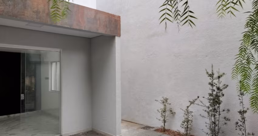 Linda casa  de 03 quartos