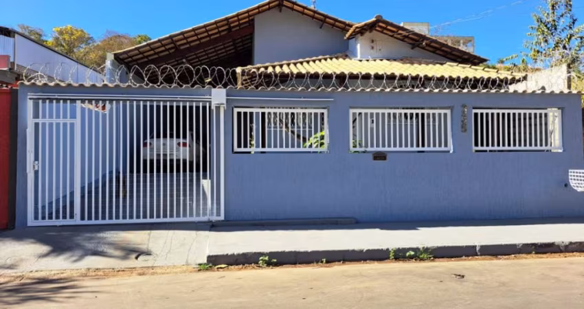 Linda casa grande 03 quartos