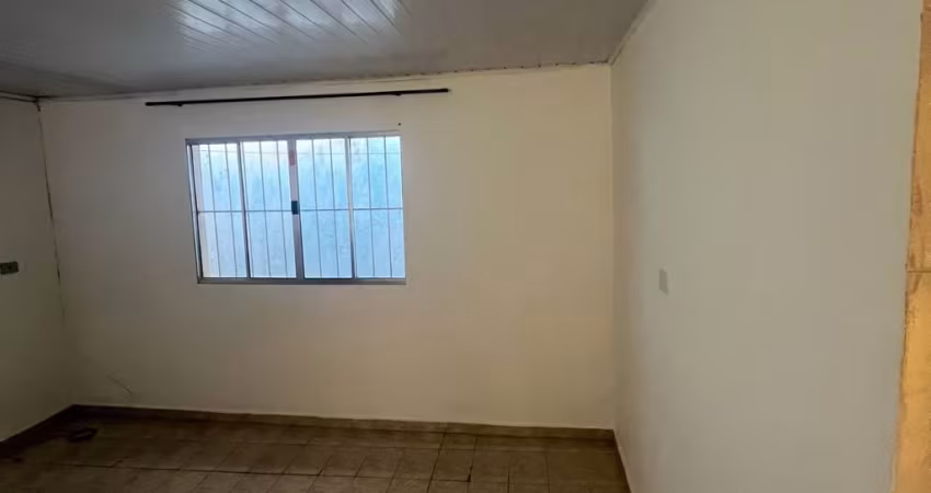 Casa com 01 dotmitório - 01 Sala = 01 Cozinha e um Banheiro ACEITA DEPÓSITO CAUÇÃO