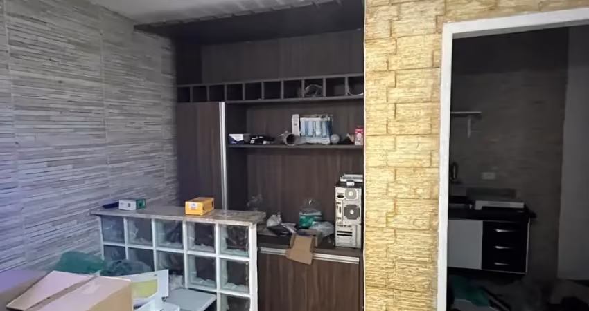 Casa 40m2 - aceita depósito caução - bem localizada