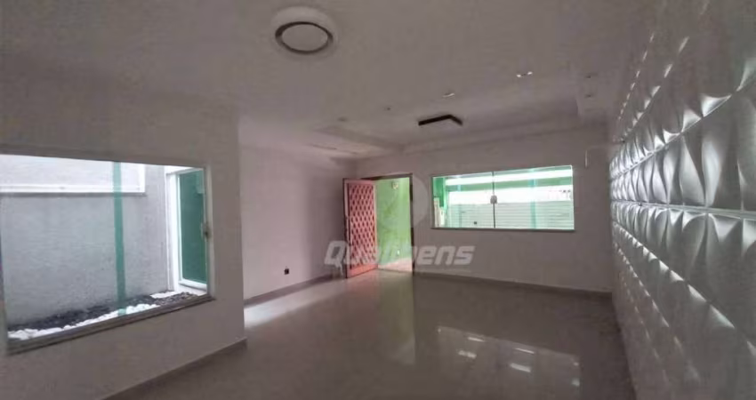 Sobrado com 3 dormitórios, 1 suíte, 2 vagas cobertas  à venda, 188 m² por R$ 700.000 - Parque São Vicente - Mauá/SP
