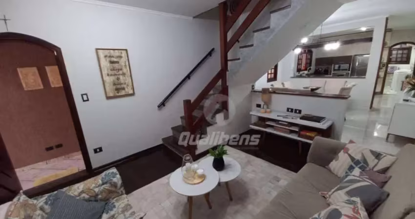 Sobrado com 4 dormitórios, sendo 2 suítes à venda, 240 m² por R$ 900.000 - Jardim Araguaia - Mauá/SP