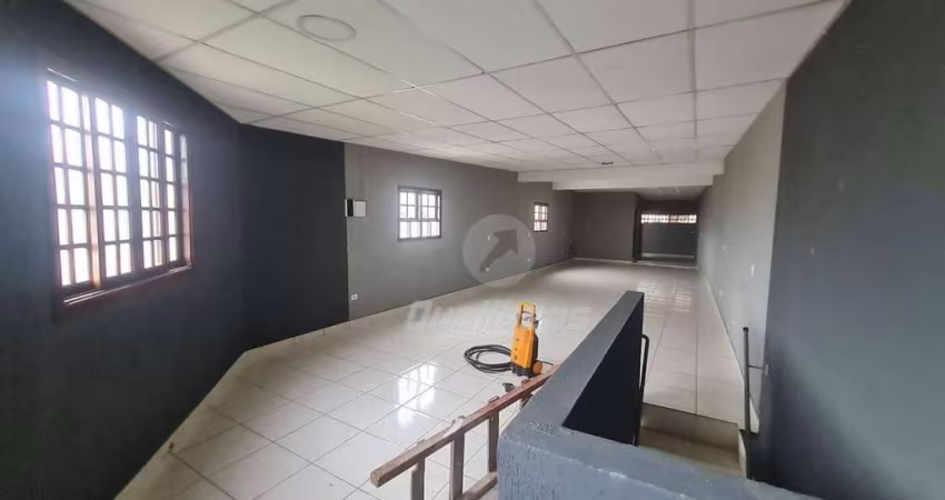 Sobrado com 3 dormitórios para alugar, 220 m² por R$ 3.500,00/mês - Vila Independência - Mauá/SP