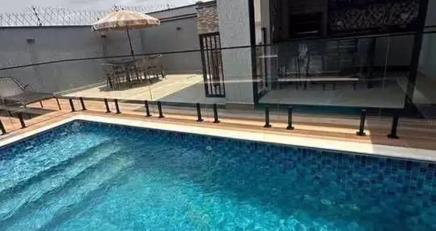 Casa com Piscina Aquecida e Acabamento de Luxo