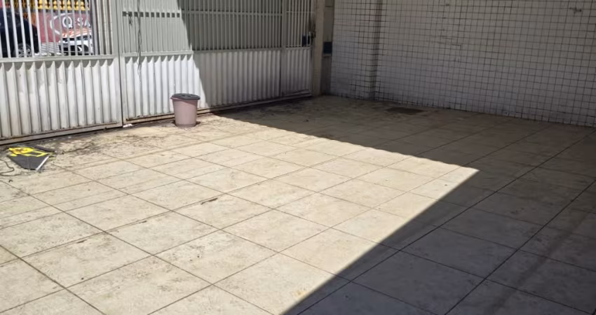 Terreno amplo com vários cômodos! Boqueirão