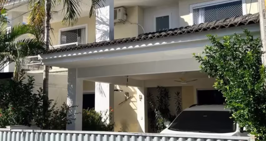 Casa em condomínio fechado com 4 quartos à venda na Rua Jovina Machado dos Santos, 1, Buraquinho, Lauro de Freitas