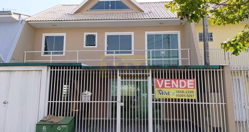 OPORTUNIDADE ÚNICA! Sobrado Espaçoso Próximo ao Centro de São José dos Pinhais -