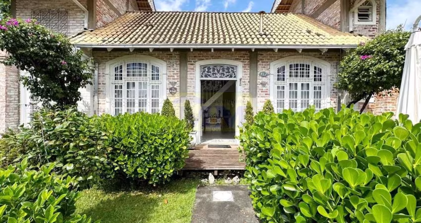 Casa de Praia com Casa de Hóspedes – Oportunidade Única!