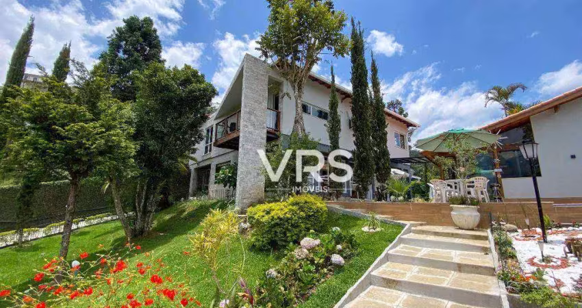 Casa com 4 dormitórios à venda, 250 m² por R$ 2.480.000,00 - Golfe - Teresópolis/RJ