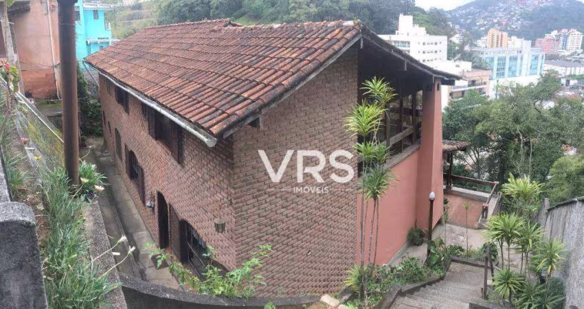 Casa com 3 dormitórios à venda, 366 m² por R$ 900.000,00 - Vila Muqui - Teresópolis/RJ