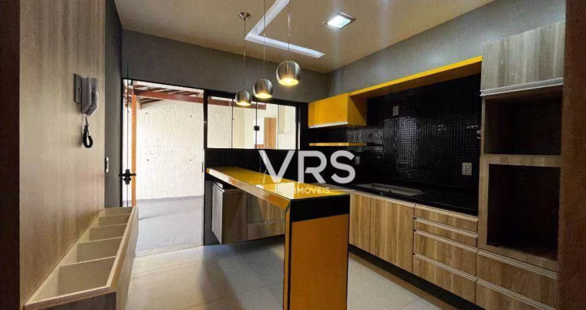 Casa com 3 dormitórios à venda, 137 m² por R$ 690.000,00 - Bom Retiro - Teresópolis/RJ