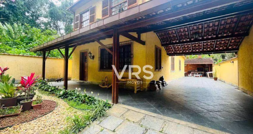 Casa com 4 dormitórios à venda, 255 m² por R$ 890.000,00 - Agriões - Teresópolis/RJ