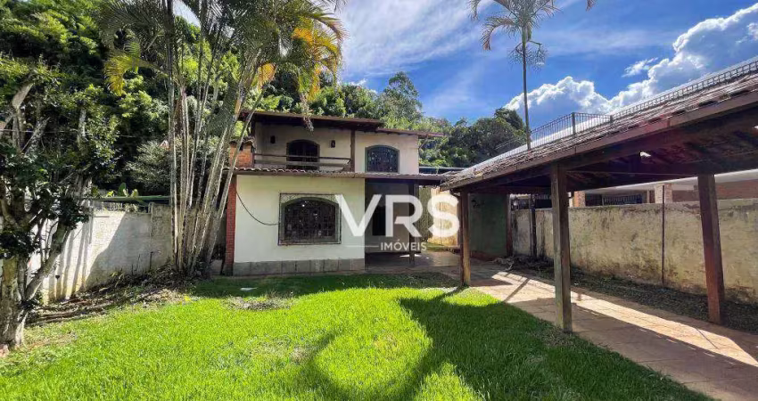 Casa no Centro em área comercial,                      venda  R$ 2.800.000,00  ou Aluguel R$ 12.000,00 .