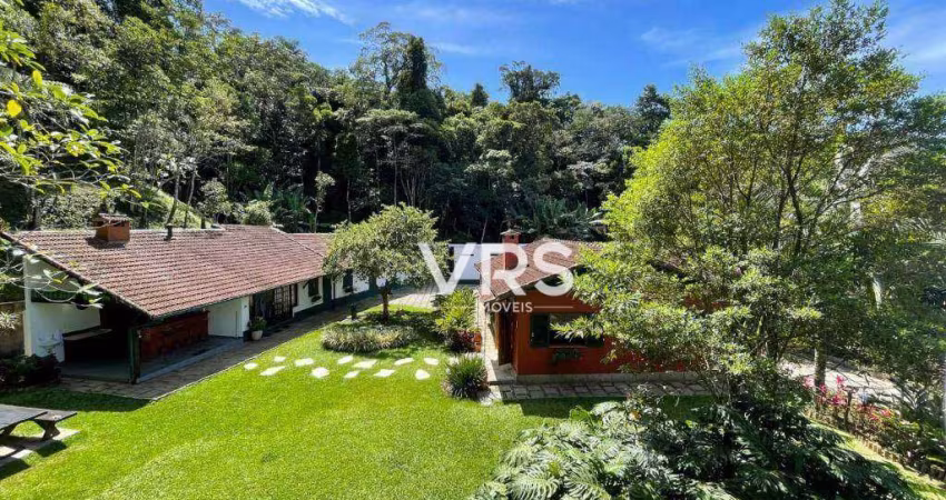 Casa com 5 dormitórios à venda, 289 m² por R$ 1.600.000,00 - Carlos Guinle - Teresópolis/RJ