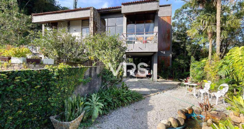 Casa com 4 dormitórios à venda, 435 m² por R$ 2.400.000,00 - Carlos Guinle - Teresópolis/RJ