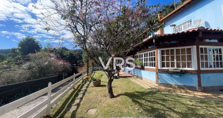 Casa com 5 dormitórios à venda, 220 m² por r$ 990.000,00 - golfe - teresópolis/rj
