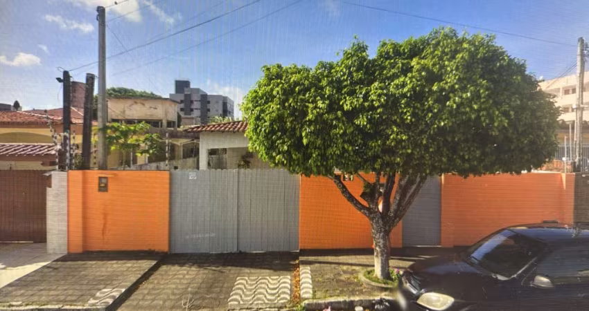 Casa à Venda – 2 Quartos | 2 Suítes | Excelente Localização