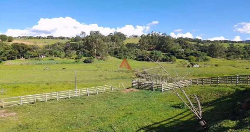 Fazenda com 3 salas à venda no Centro, Cambuí 