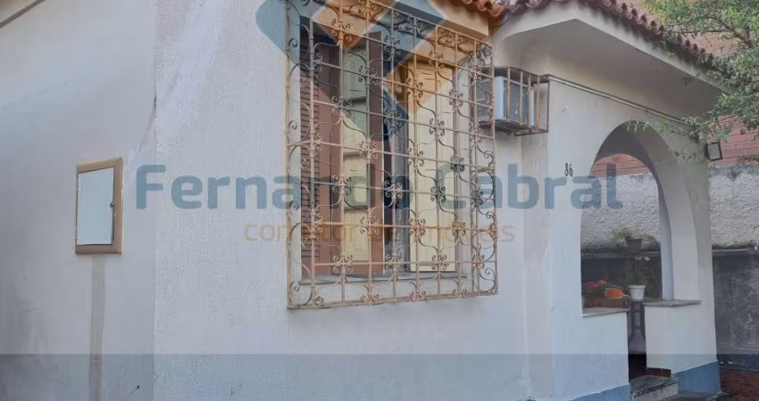 Casa à venda no Bairro de Fátima, duas casas no mesmo terreno.