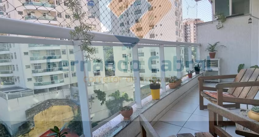 Apartamento à venda em Santa Rosa, duas varandas e dois dormitórios.