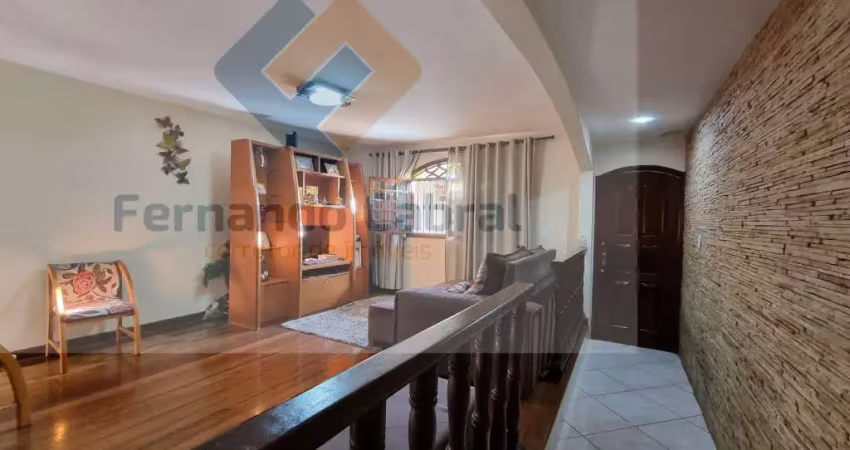 Casa à venda em São Gonçalo-RJ, no bairro Zé Garoto: 2 quartos, 2 suítes, 1 sala, 4 banheiros, 1 vaga, 192m²!