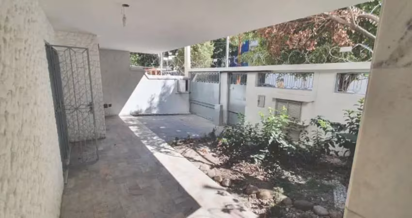 Casa à venda em Santa Rosa. Largo do Marrão.
