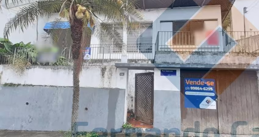 Casa a venda na Pé Pequeno, 4 quartos.