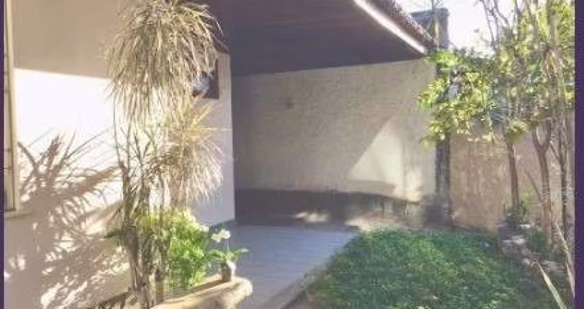 Casa com 6 Quartos à venda, 190m²