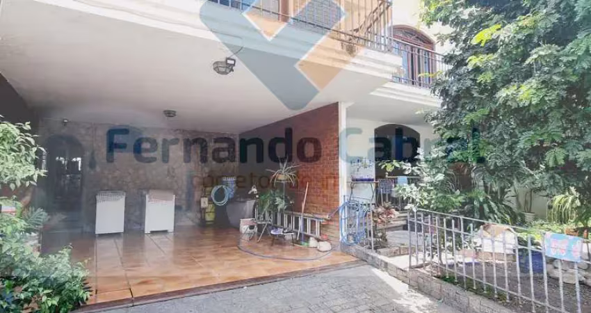 Espetacular casa à venda em niterói-rj, bairro vital brazil: 5 quartos, 2 suítes, 2 salas, 5 banheiros, 3 vagas, 492m². venha conferir!