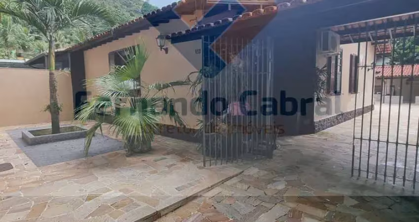 Residência de luxo à venda em piratininga, niterói-rj: 3 quartos, 1 suíte, 4 vagas de garagem, 170 m².