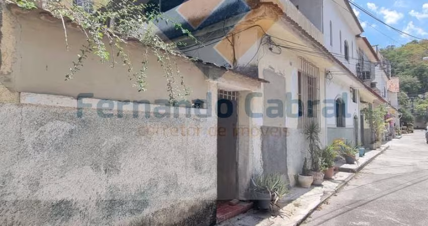 Casa em Condomínio à Venda em Santa Rosa, Niterói-RJ: 2 Quartos, 1 Sala, 1 Vaga de Garagem, 180m² de Área.