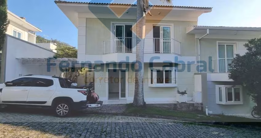 Casa à venda e locação em Condomínio de Luxo em São Francisco.