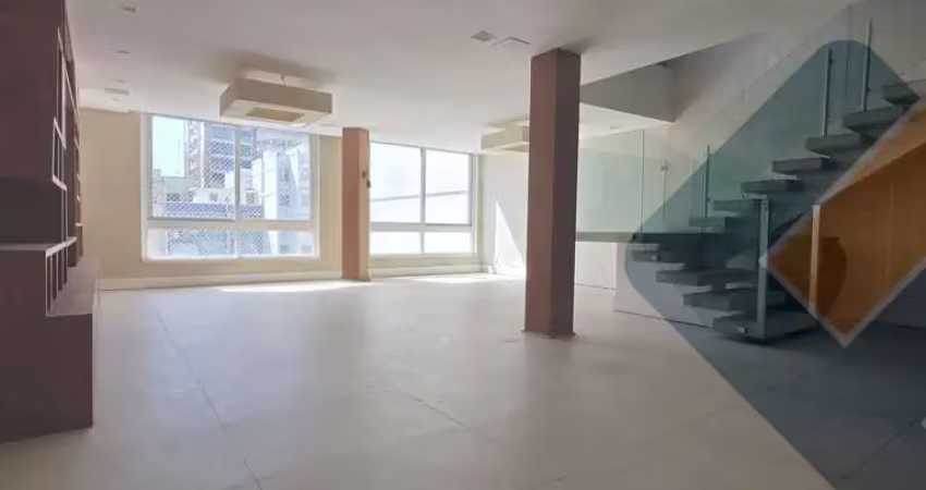 Luxuosa cobertura à venda em icaraí, niterói-rj: 3 quartos, 3 suítes, 1 sala, 5 banheiros, 2 vagas de garagem, 221m² de área.