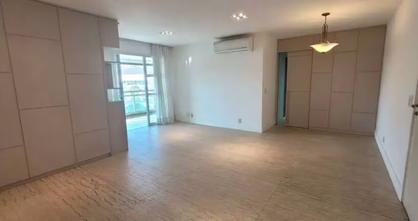 Apartamento totalmente reformado com 3 quartos no cidade jardins - jacarepagua - rj